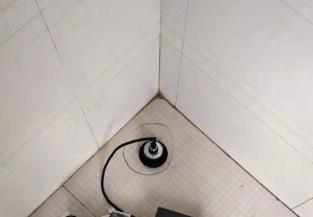 玉门卫生间漏水维修之 loft 夹层储藏室毗邻暗管渗水哪家好，推荐诚匠小爱修缮